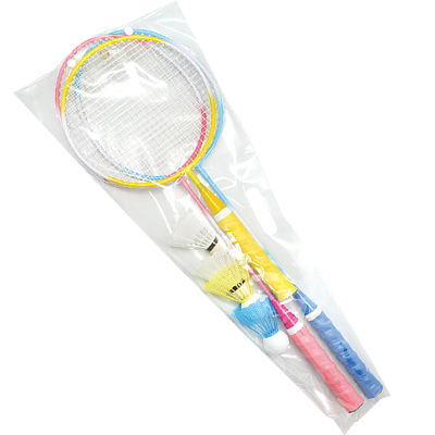 
	WCX105RK&nbsp;2 adult rackets+1 kids racket with
4 eva head plastic shuttlecocks

